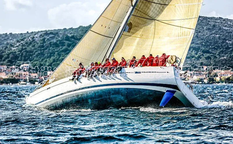 潮流时尚：运动赛事服装的完美男士版本